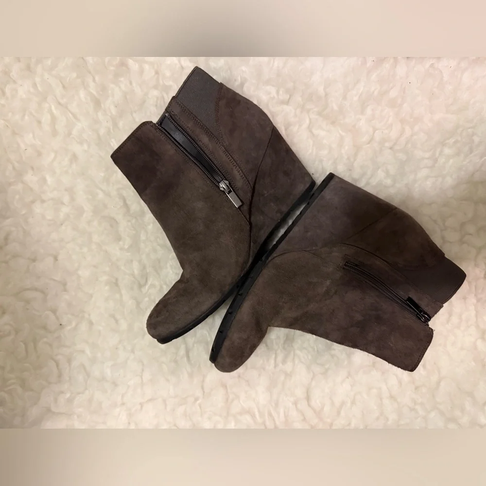 Clarks Rosepoint Bell Side Zip Wedge Ankle Bootie Brown Suede